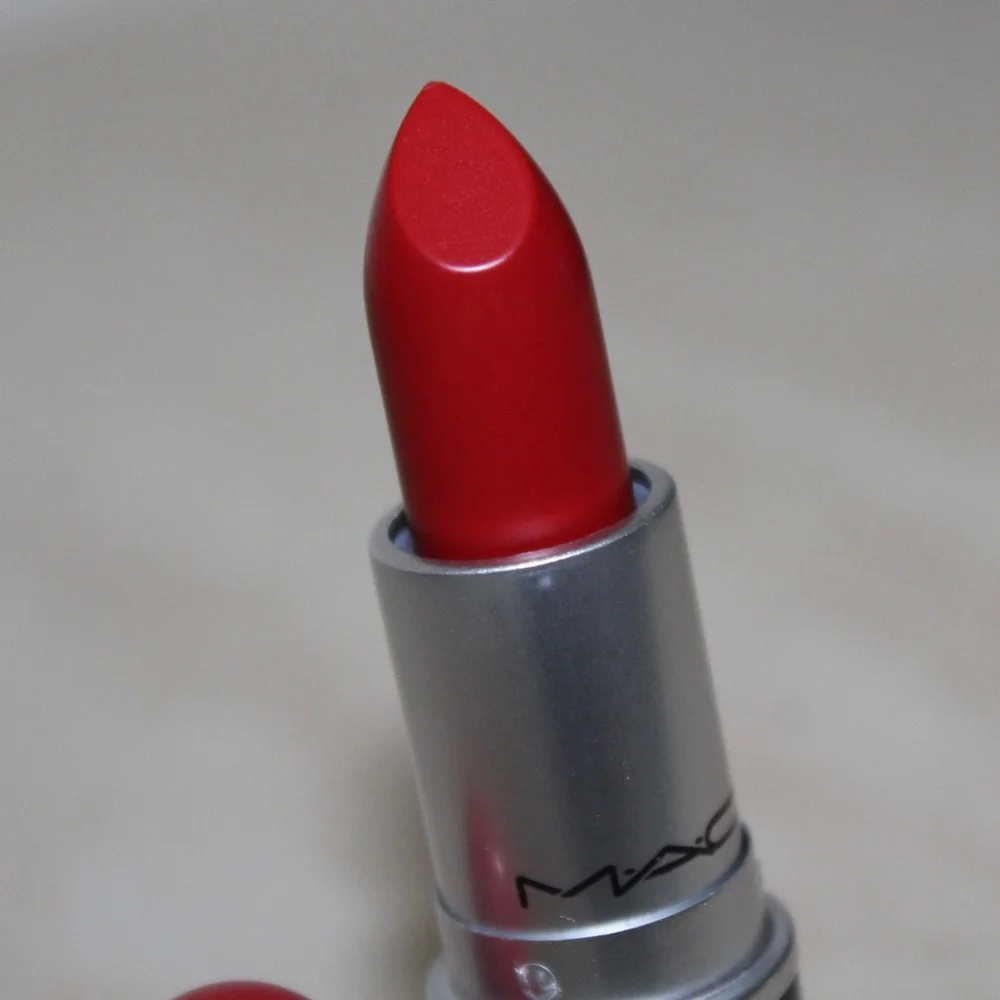 MAC Cosmetics ‘Russian Red’ Matte Lipstick (NWOB)